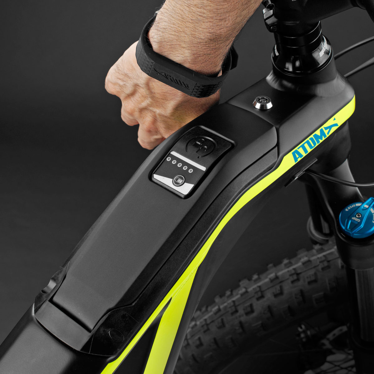 BH-Atom-X-Lynx-6-275-Plus-Pro_full-suspension-ebike-eMTB-trail-mountain-bike_battery-locked-smart-bracelet